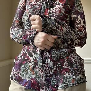 Vintage whimsical floral blouse with stretchy sleeves